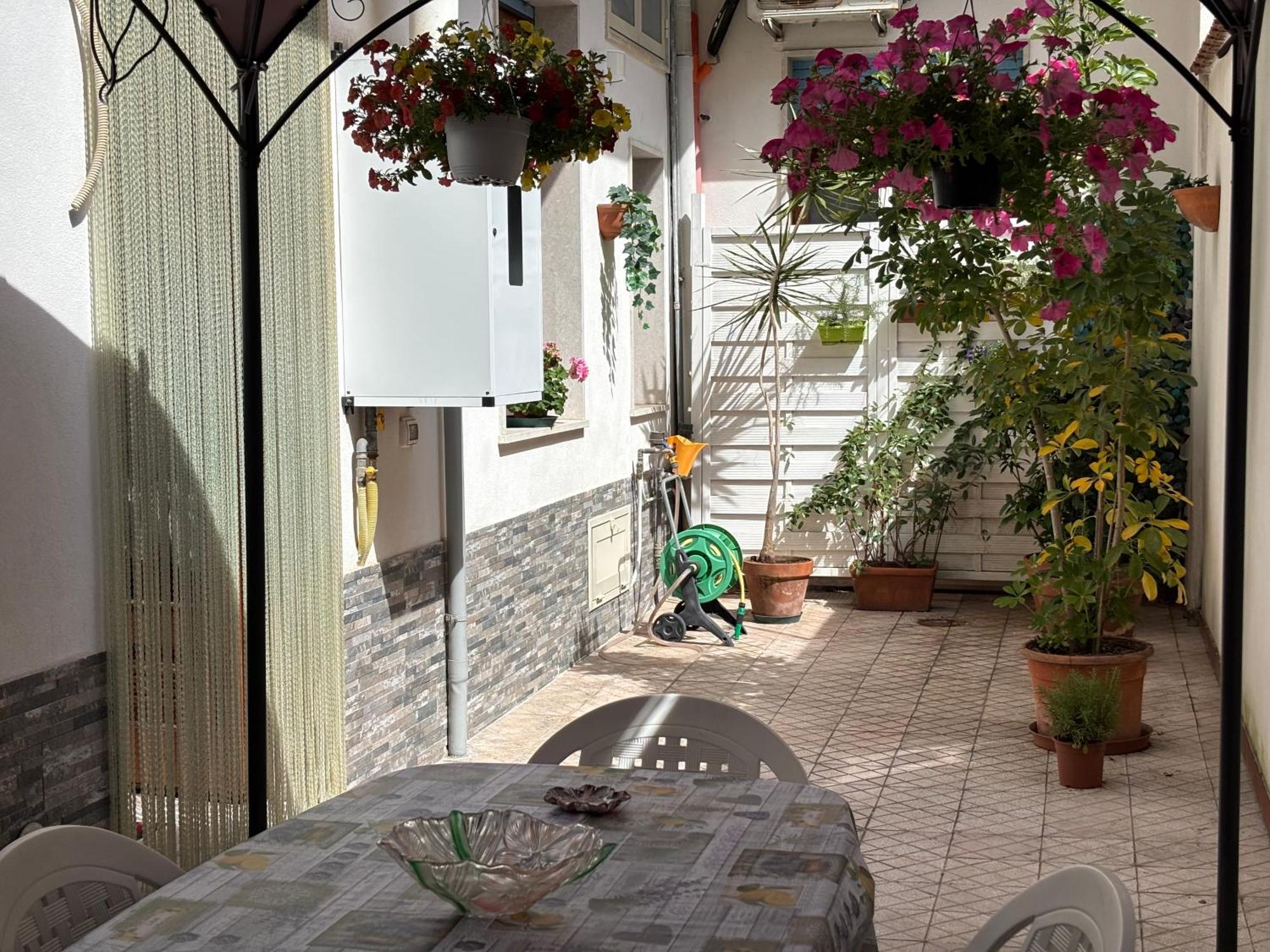 Appartamento Casa Ninetta Riposto Esterno foto